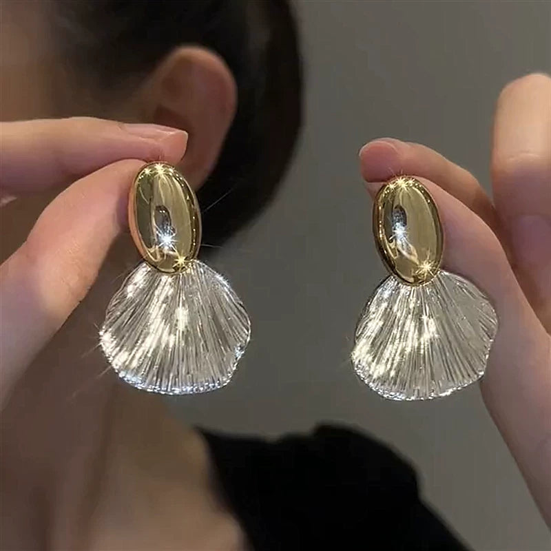 Shell Design Earrings with S925 Silver Needle for Women – Minimalist Cold Style Elegant Fashion Jewelry (2023 Trend)