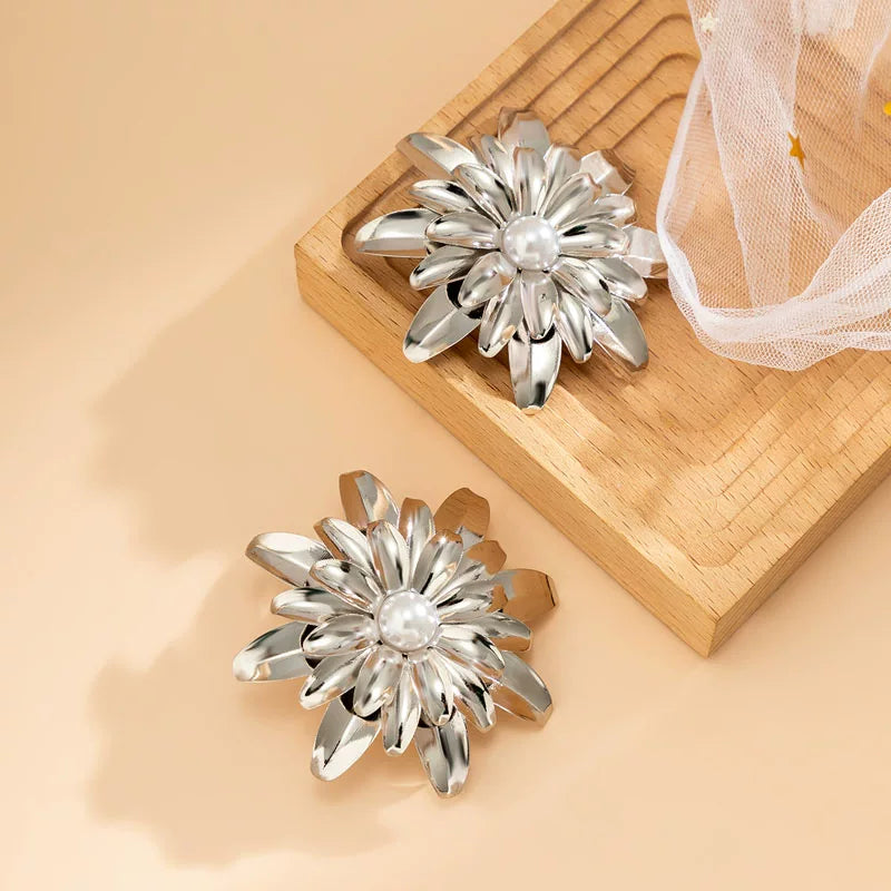 Imitation Pearl Metal Chrysanthemum Stud Earrings for Women – European & American Statement Floral Elegant Fashion Jewelry