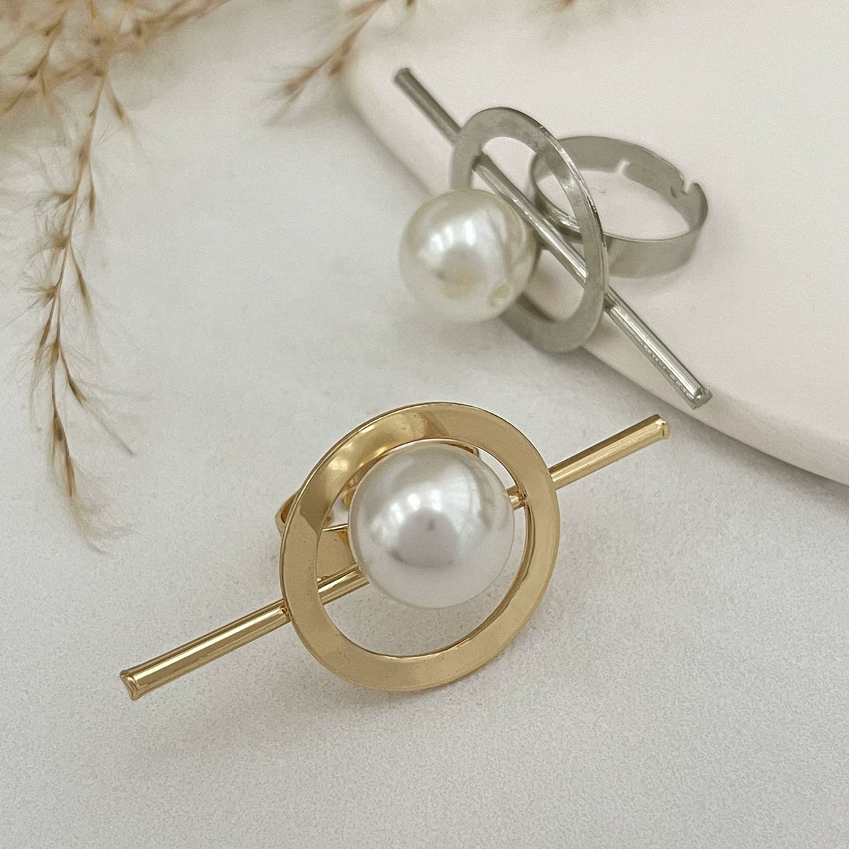 Geometric Shape Imitation Pearl Flower Ring For Women 2025 Spring Fashion Fashion Niche Creative Stage Matching Jewelry